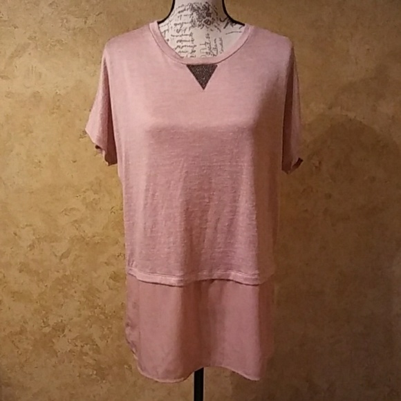 Short sleeve top w/accent - Picture 1 of 4